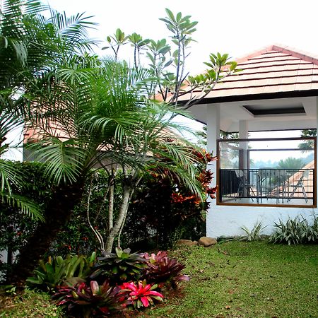 Kencana Villa Dago Bandung Exterior photo